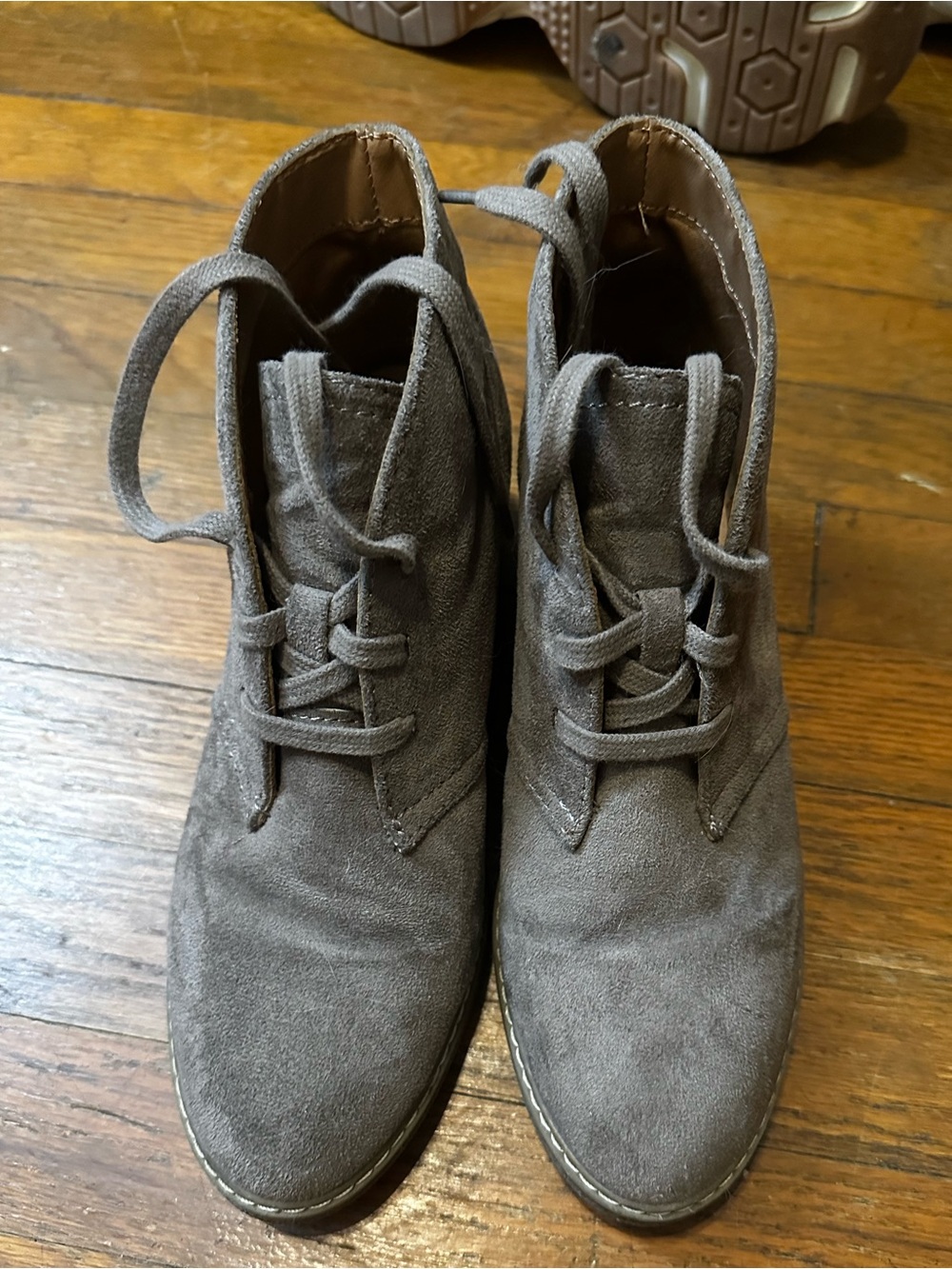 Women’s faux Suede Lace-Up Ankle Boots - light brown